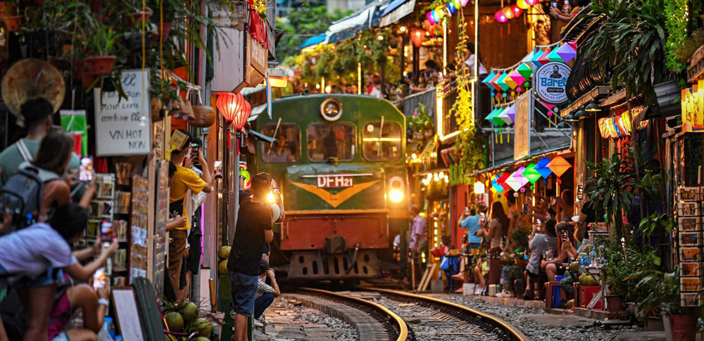 Train Street in Hanoi 2025: Schedule, Cafes & Complete Local Guide