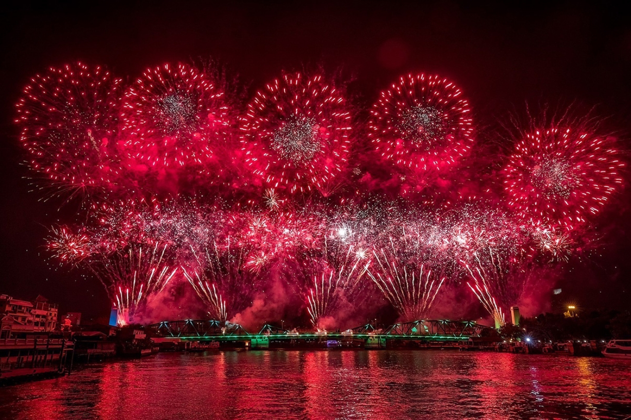 Vijit Chao Phraya 2025: A Dazzling Display of Light & Color in Bangkok