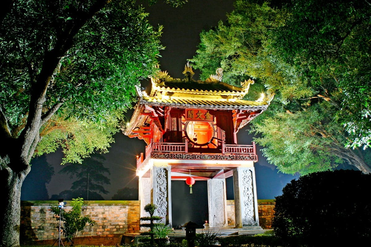 An Exceptional Visit to the Temple of Literature: Between Culture and History