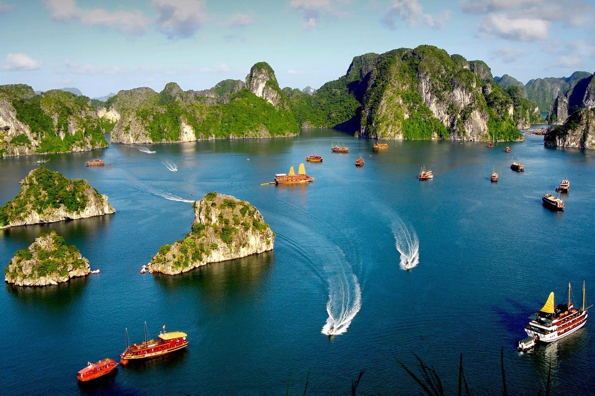 10 Things to Do in Halong Bay, Vietnam That Will Blow Your Mind!
