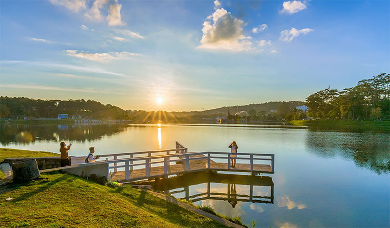 Xuan Huong Lake at sunset - Photo: Hung Tran