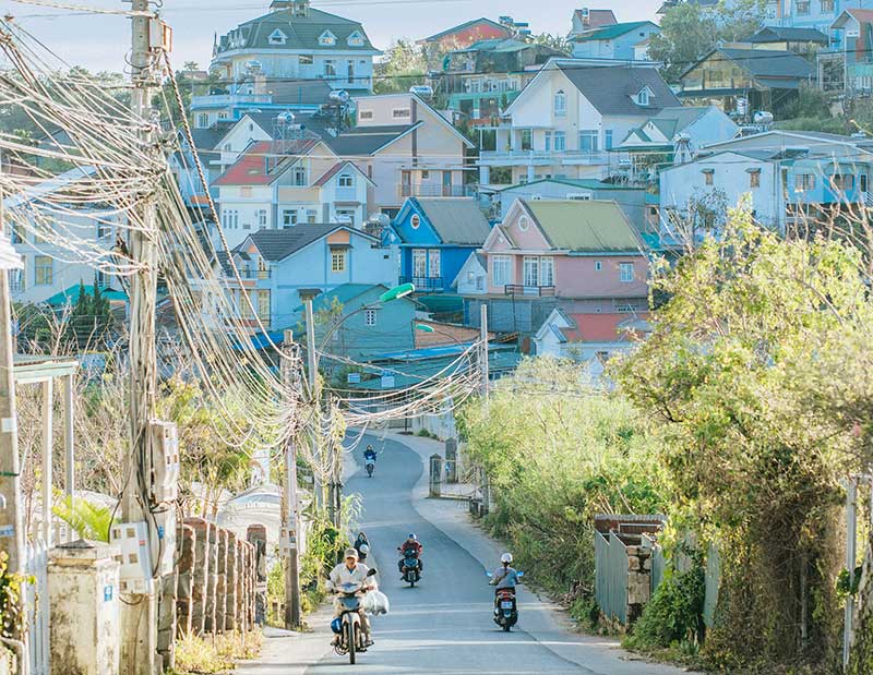 Locals' houses influenced by French architecture - Source: Bui Huy Tuong