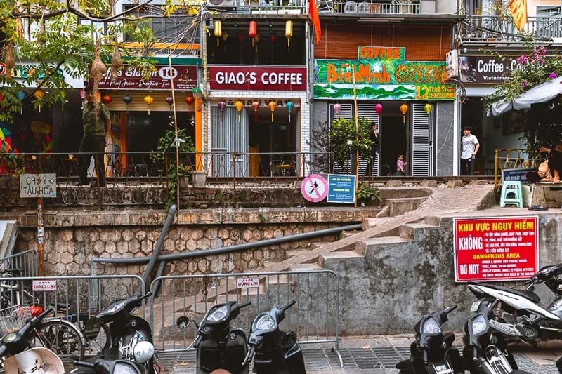 hanoi train street