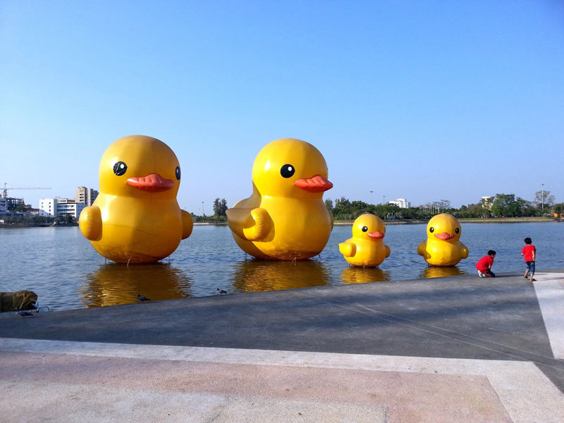 Nong Prajak Public Park, a break from the buildings.