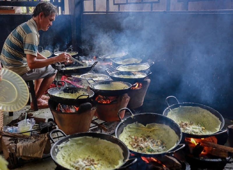 Banh xeo, a dish not to be missed during your visit to the Mekong Delta