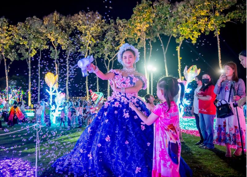 Actors adorned in brilliant costumes