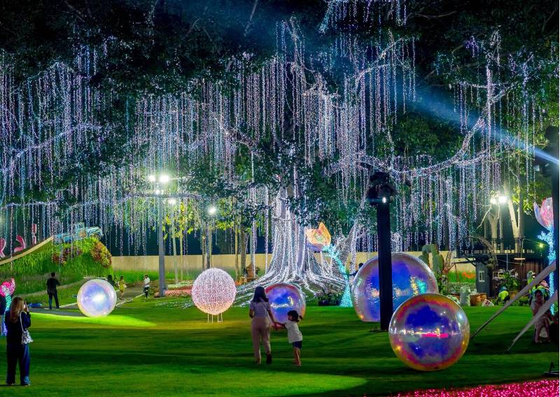 The nighttime festival
