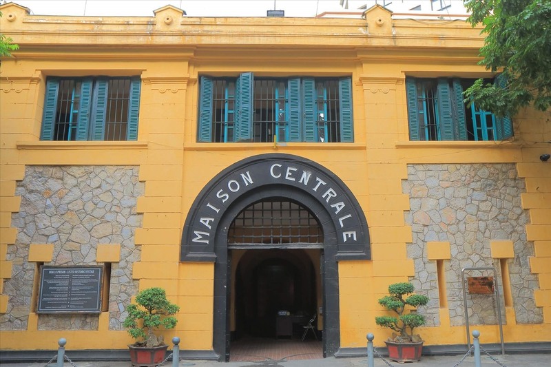 Hoa Lo Museum
