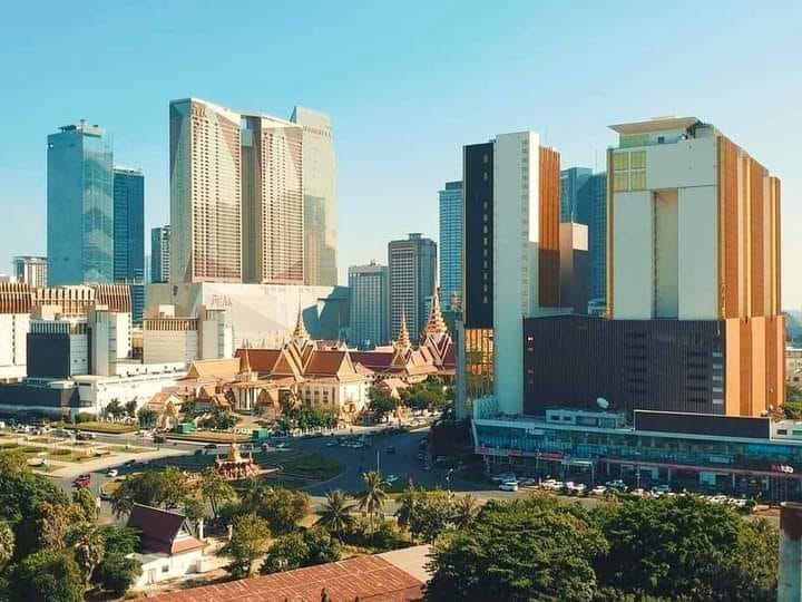 Phnom Penh Harmony between modern and traditional architecture