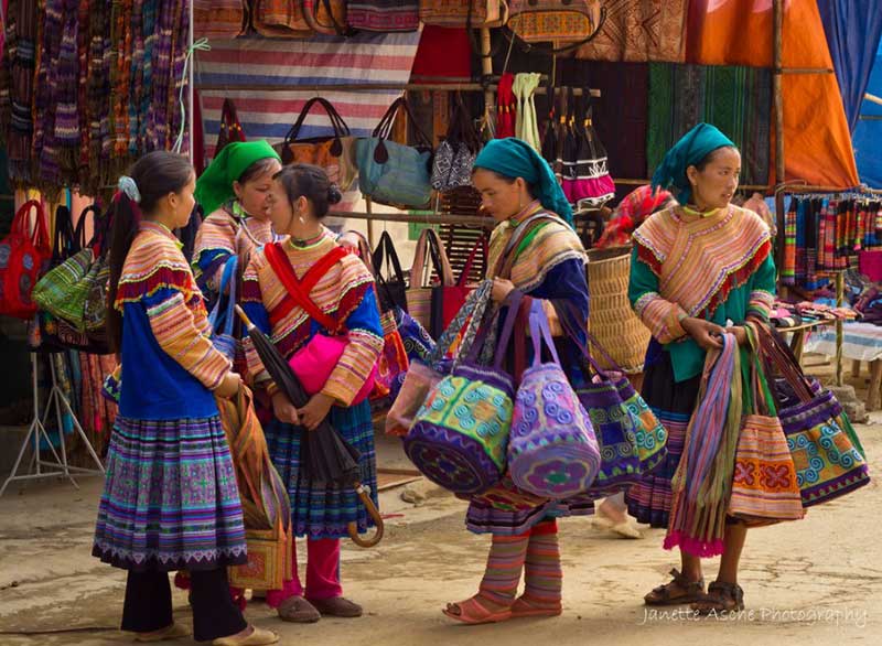 Hmong flower women 
