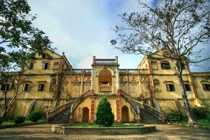 Palace of Hoang A Tuong, King of the Hmong