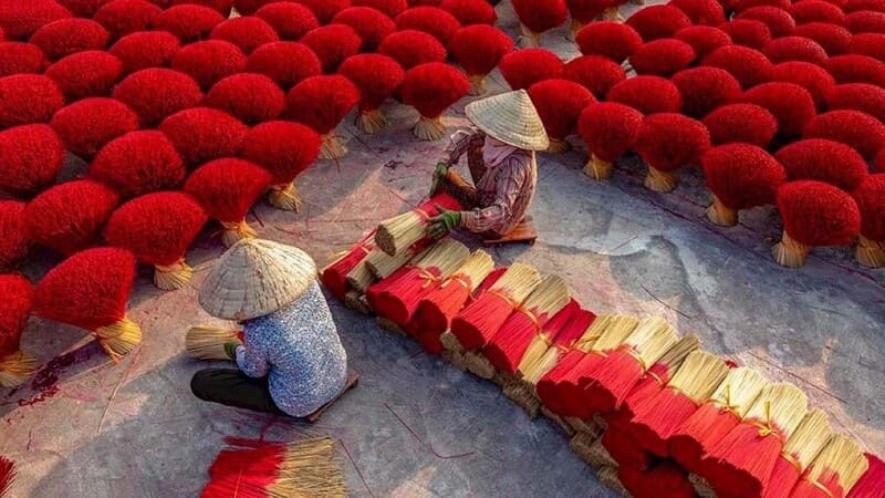 The stages of making incense