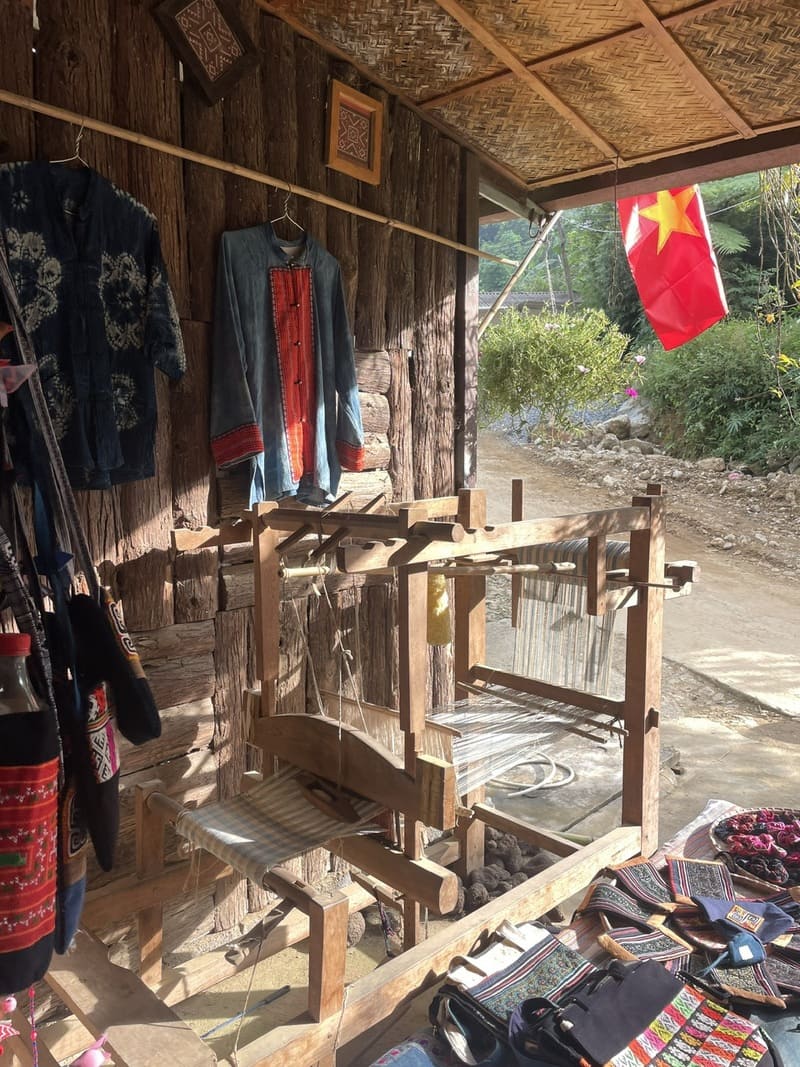 a shop in lao chai