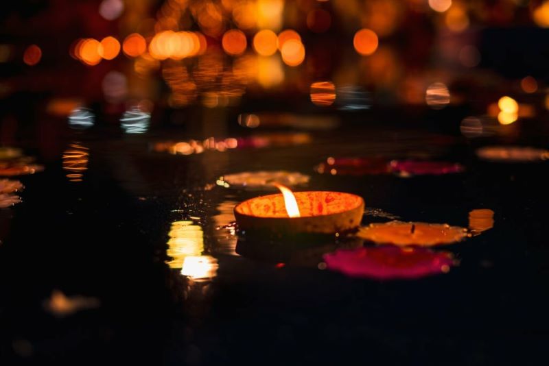 Loy Krathong - Water Spirits and Traditional Watercraft