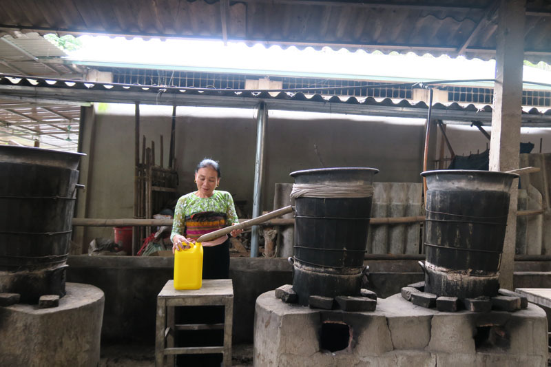 Discover the Thai way of making wine in Mai Chau