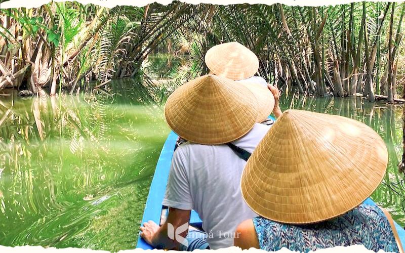 The landscape of the Mekong Delta, half terrestrial and half aquatic, arouses the curiosity of many tourists. Photo: Kampá Tour Travelers