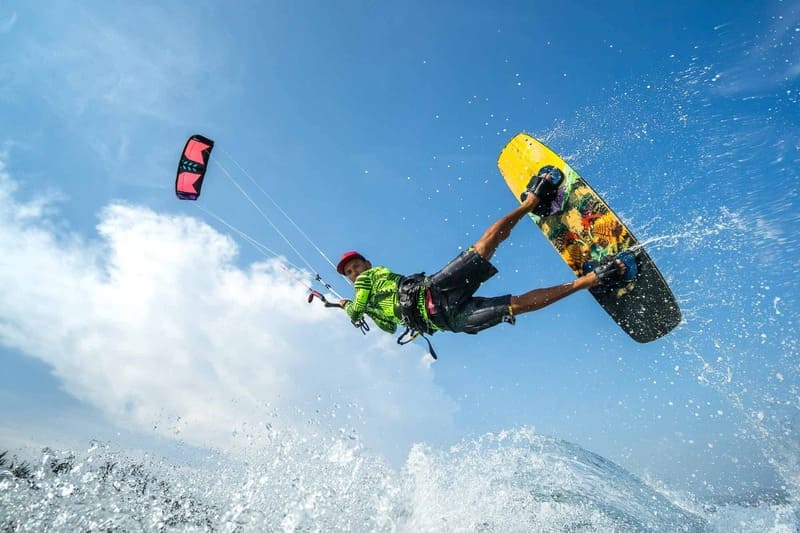 kite surfing
