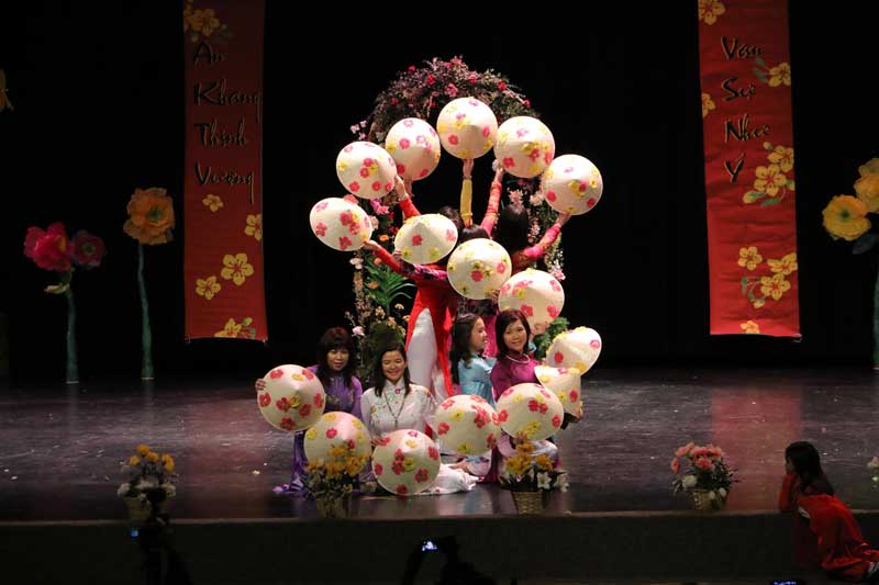 Vietnamese conical hat dance