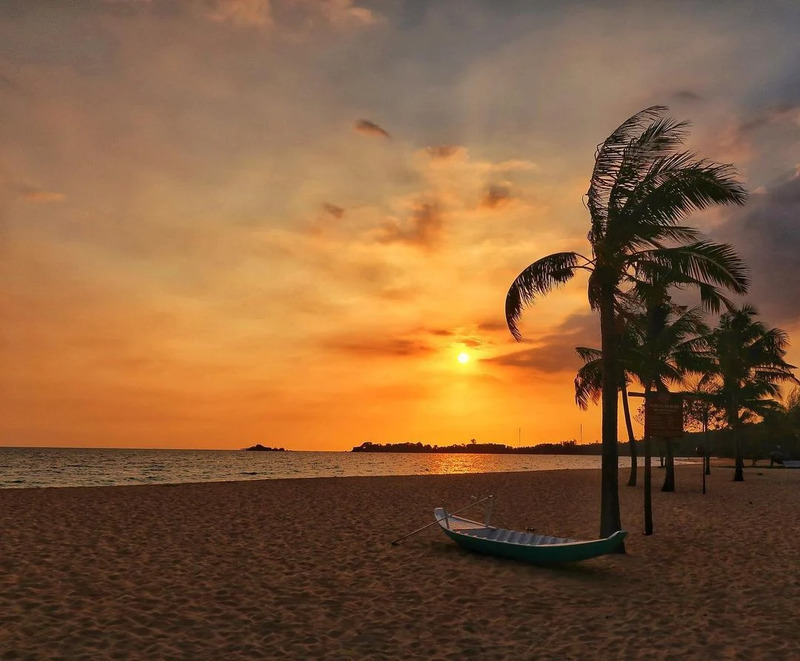 Vung Bau Beach at sunset