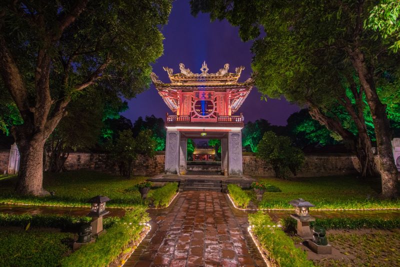 The heritage space is more sparkling at night.