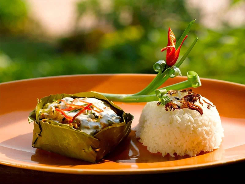 Amok trei, steamed fish with coconut milk and lemongrass