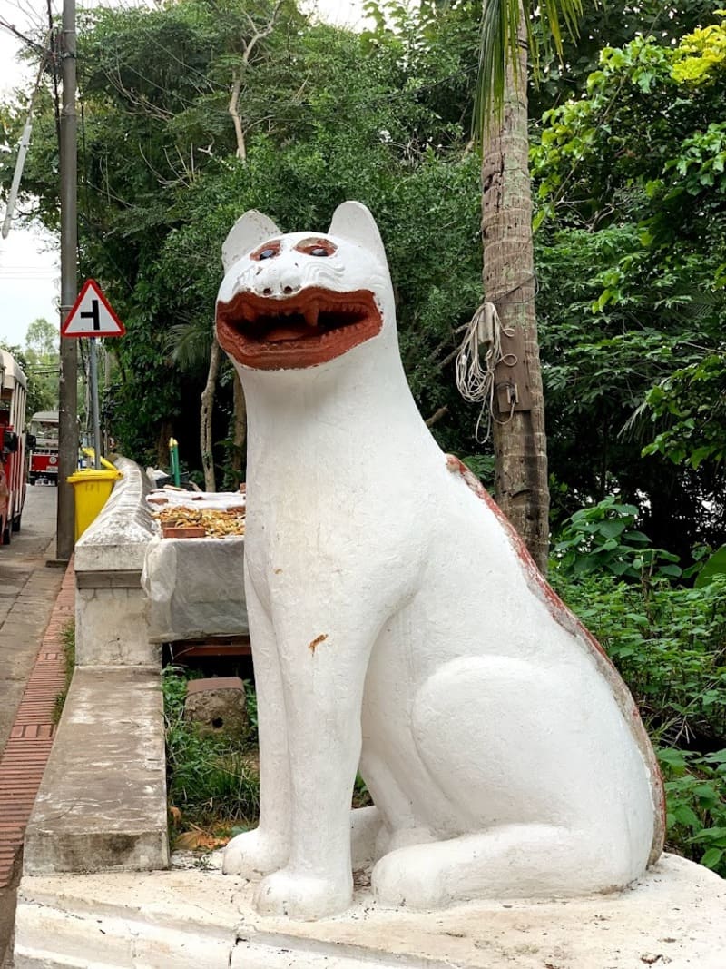 Wat Xieng Thong temple outside