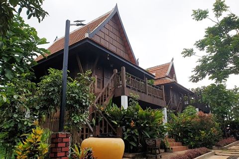 Greenhouse Retreat Saen Monourom