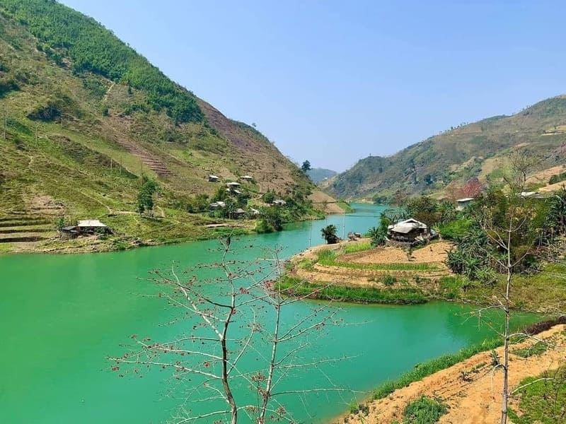 Nho Que River: Carving through the heart of majestic landscapes.