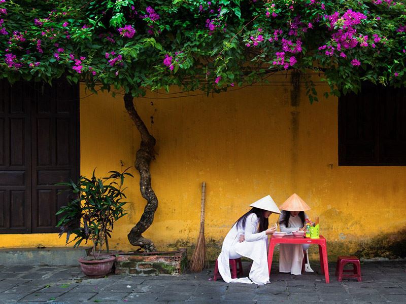 Colors come alive in Hoi Ans historic district