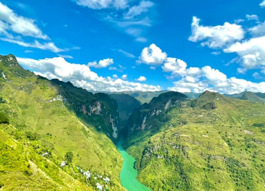 Majestic beauty of Ha Giangs Nho Que River